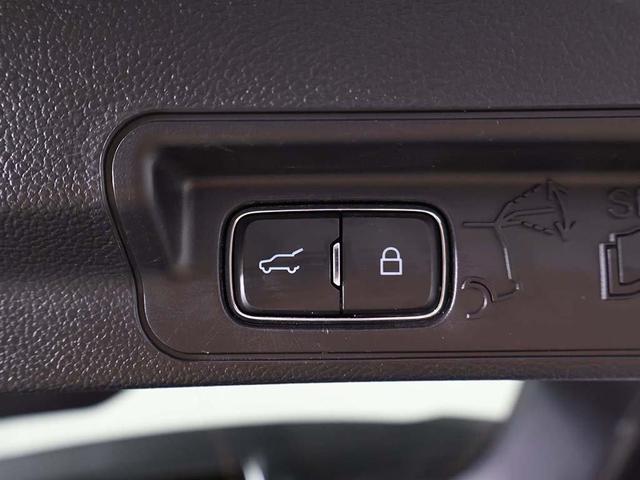 Photo of 2022 Agate Black Metallic Ford Explorer