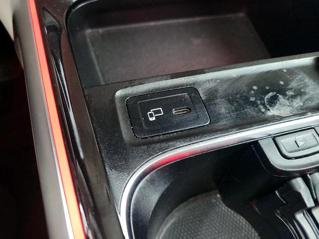 Photo of 2023 White Mercedes-Benz GLB 250