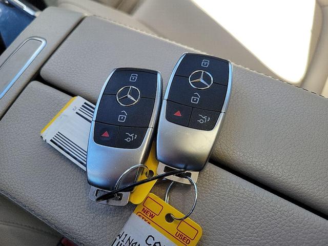 Photo of 2023 White Mercedes-Benz GLB 250