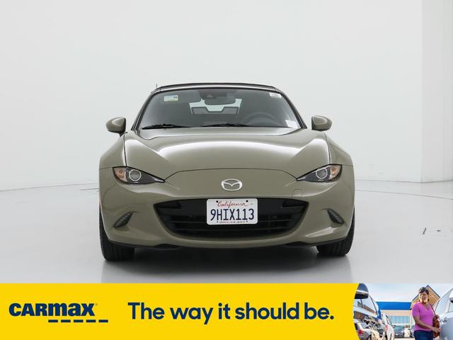 Photo of 2023 Gold Mazda MX-5 Miata