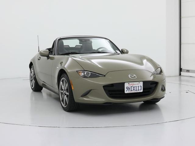 Photo of 2023 Gold Mazda MX-5 Miata