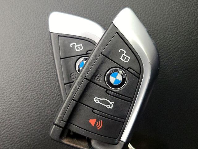 Photo of 2023 Black BMW 330e