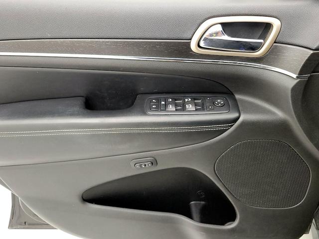 Photo of 2015 Black Jeep Grand Cherokee
