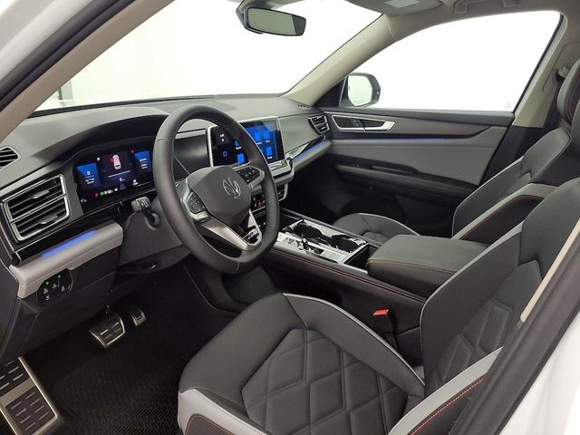 Photo of 2025 White Volkswagen Atlas