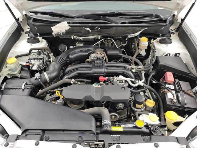 Photo of 2014 White Subaru Outback