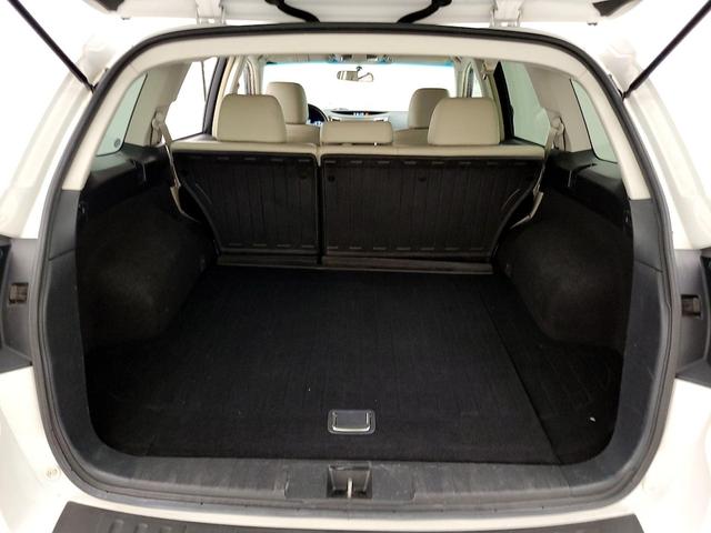 Photo of 2014 White Subaru Outback
