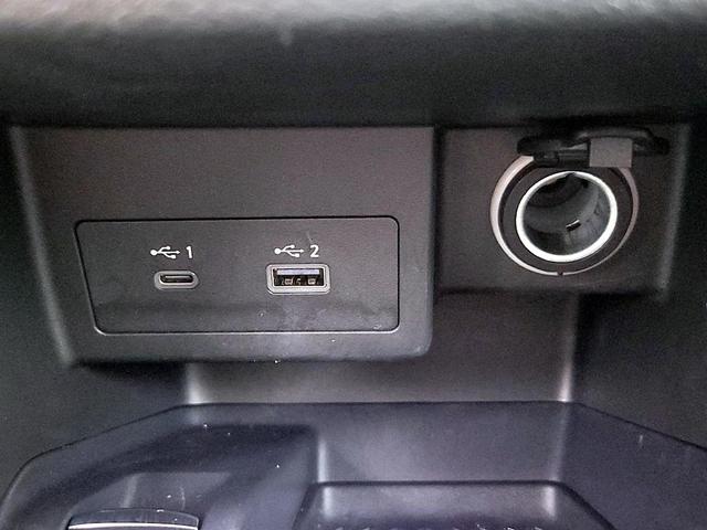 Photo of 2022 White Nissan Kicks