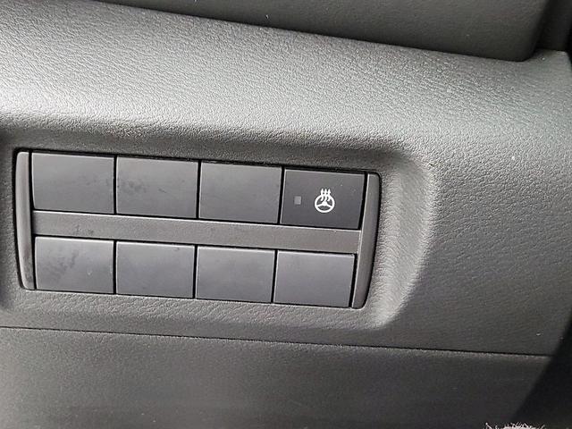 Photo of 2022 White Nissan Kicks