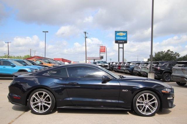 Photo of 2021 Black Ford Mustang