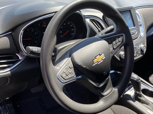 Photo of 2018 Summit White Chevrolet Malibu