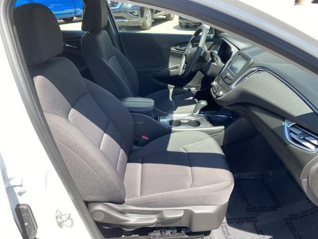 Photo of 2018 Summit White Chevrolet Malibu