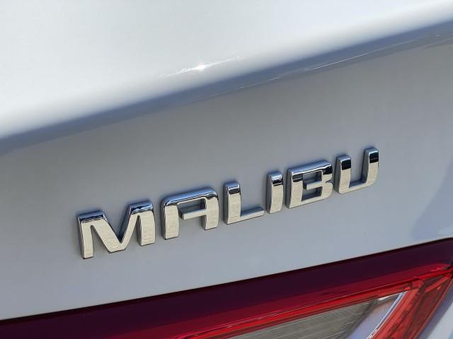 Photo of 2018 Summit White Chevrolet Malibu