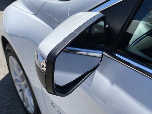 Photo of 2018 Summit White Chevrolet Malibu