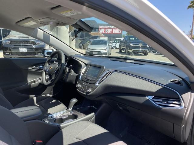Photo of 2018 Summit White Chevrolet Malibu