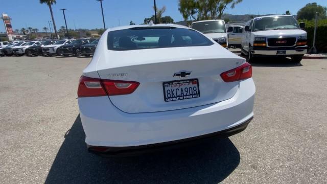 Photo of 2018 Summit White Chevrolet Malibu