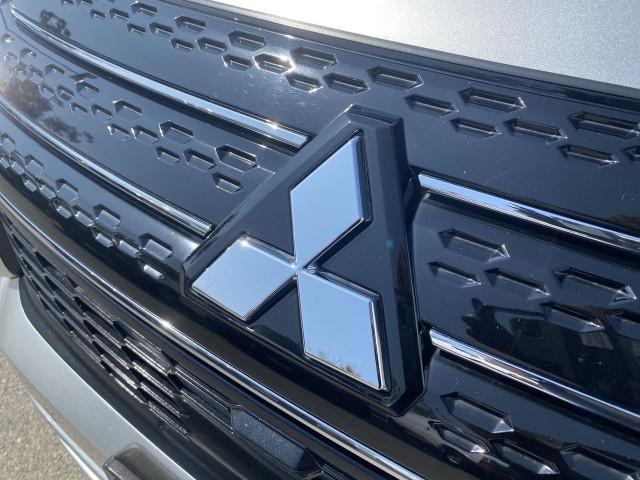 Photo of 2023 Alloy Silver Metallic Mitsubishi Outlander