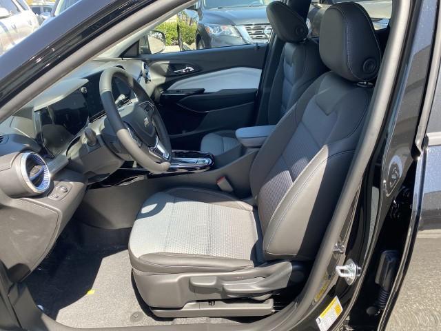 Photo of 2025 Mosaic Black Metallic Chevrolet Trax