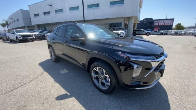 Photo of 2025 Mosaic Black Metallic Chevrolet Trax