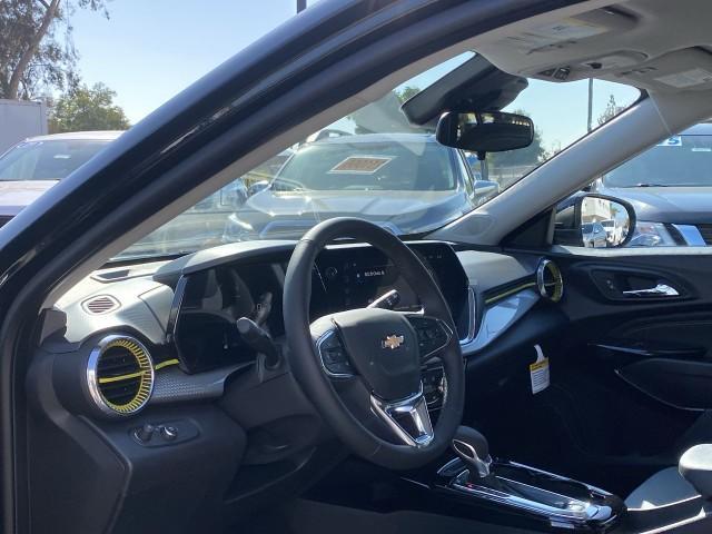 Photo of 2025 Mosaic Black Metallic Chevrolet Trax