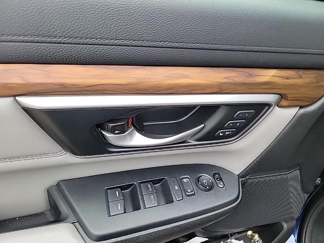 Photo of 2019 Obsidian Blue Pearl Honda CR-V