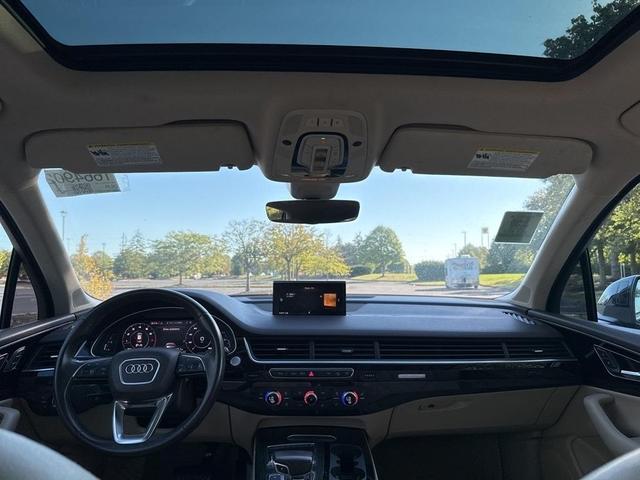 Photo of 2019 Orca Black Metallic Audi Q7