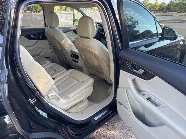 Photo of 2019 Orca Black Metallic Audi Q7