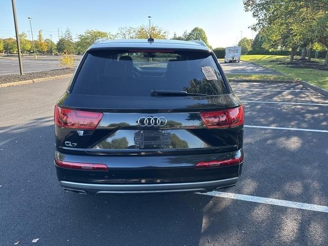 Photo of 2019 Orca Black Metallic Audi Q7