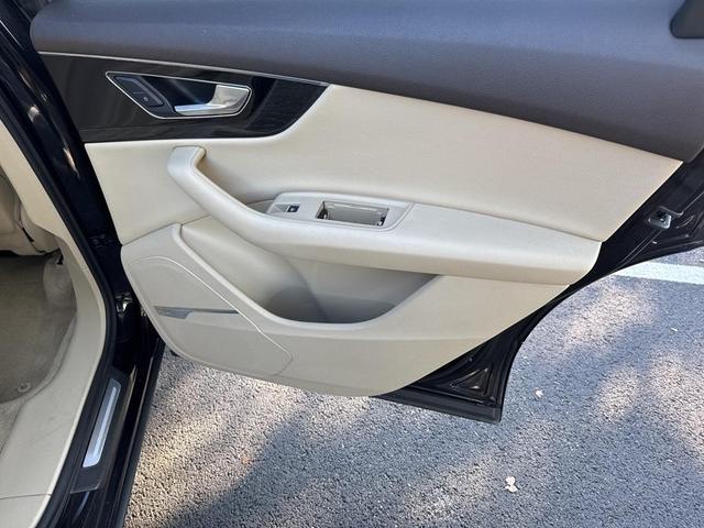 Photo of 2019 Orca Black Metallic Audi Q7