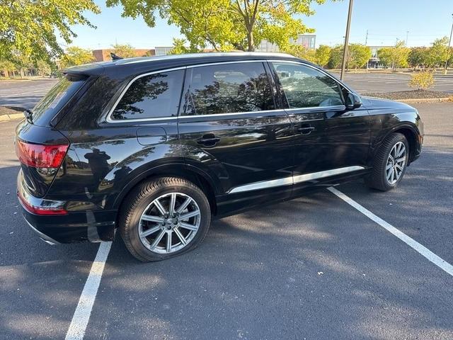 Photo of 2019 Orca Black Metallic Audi Q7