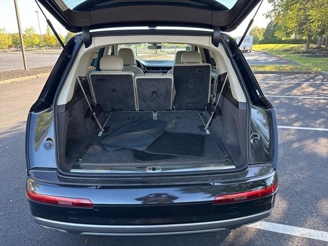 Photo of 2019 Orca Black Metallic Audi Q7