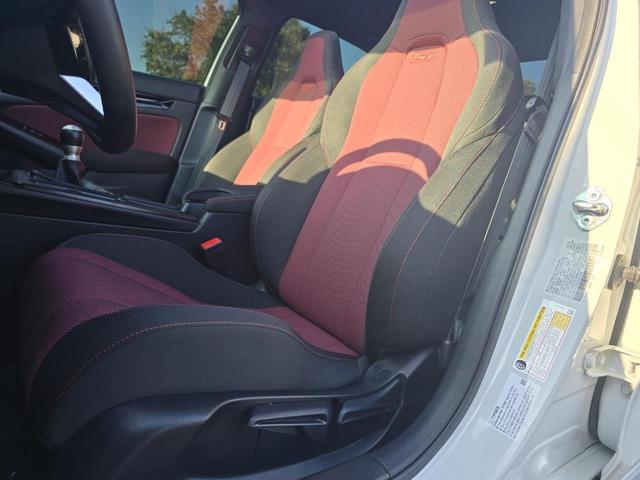 Photo of 2025 Platinum White Pearl Honda Civic Si