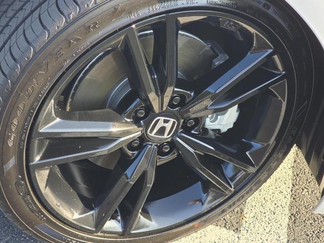 Photo of 2025 Platinum White Pearl Honda Civic Si