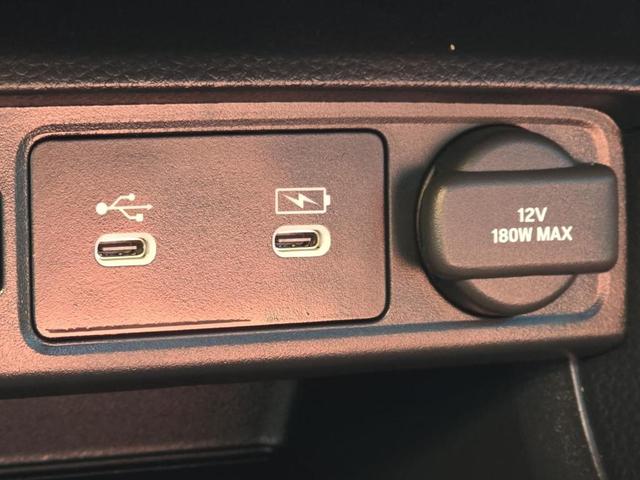 Photo of 2025 Platinum White Pearl Honda Civic Si