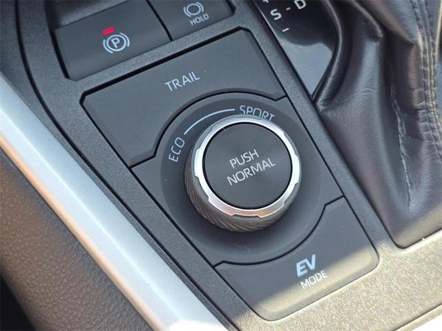 Photo of 2024 Silver Sky Metallic Toyota RAV4 Hybrid