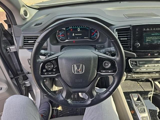 Photo of 2019 Lunar Silver Metallic Honda Pilot