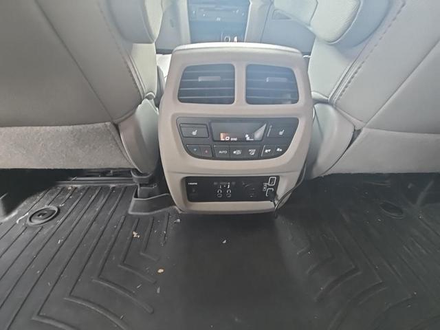 Photo of 2019 Lunar Silver Metallic Honda Pilot