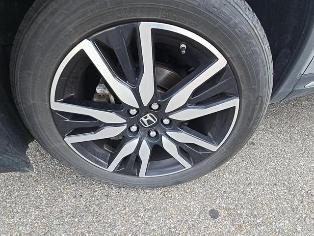 Photo of 2019 Lunar Silver Metallic Honda Pilot