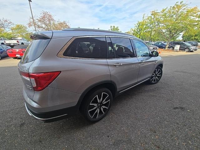 Photo of 2019 Lunar Silver Metallic Honda Pilot