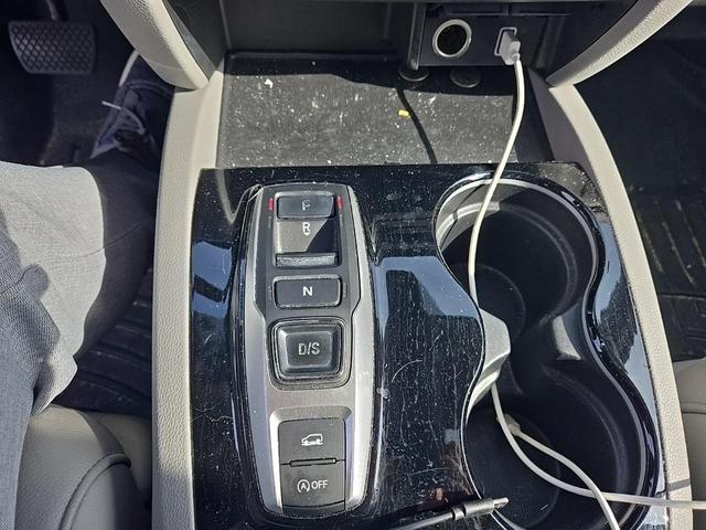 Photo of 2019 Lunar Silver Metallic Honda Pilot