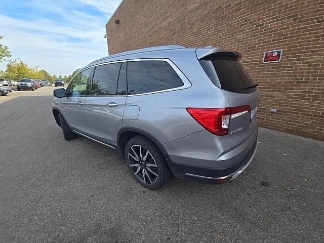 Photo of 2019 Lunar Silver Metallic Honda Pilot