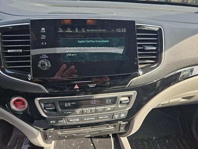 Photo of 2019 Lunar Silver Metallic Honda Pilot