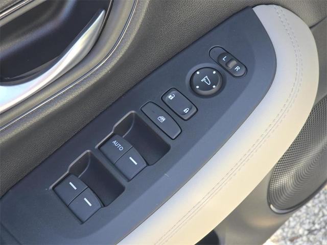 Photo of 2026 Platinum White Pearl Honda HR-V