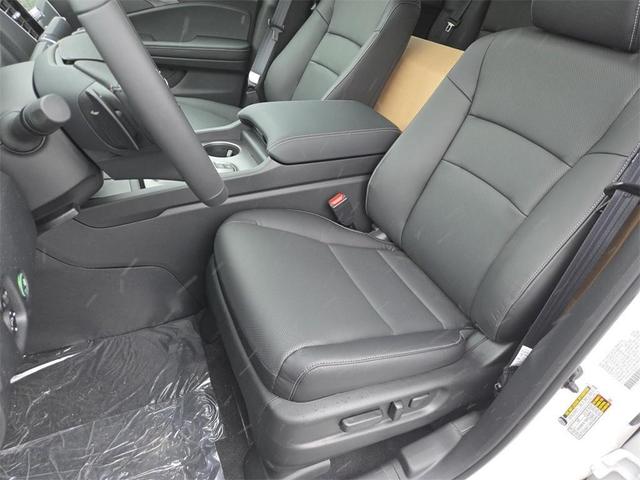 Photo of 2025 Platinum White Pearl Honda Ridgeline