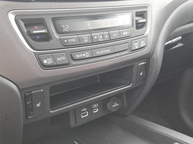 Photo of 2025 Platinum White Pearl Honda Ridgeline