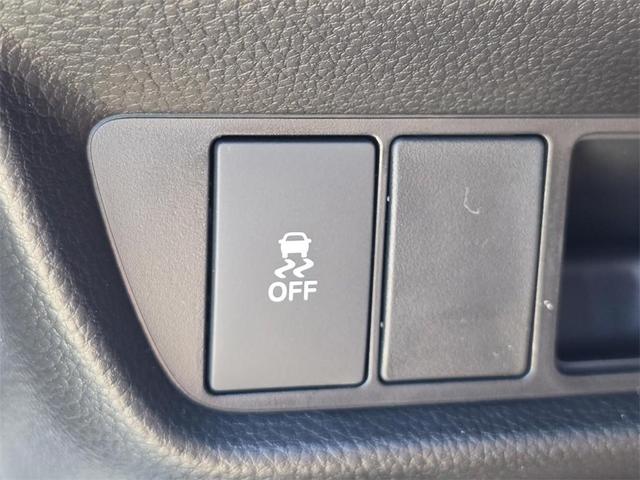 Photo of 2026 Platinum White Pearl Honda HR-V