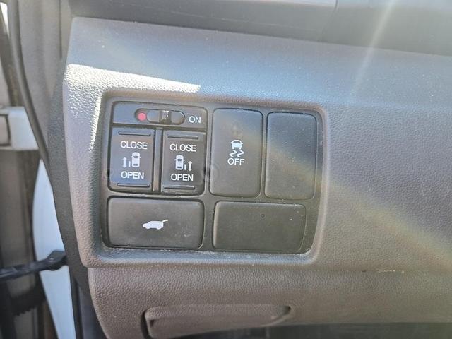 Photo of 2013 Taffeta White Honda Odyssey