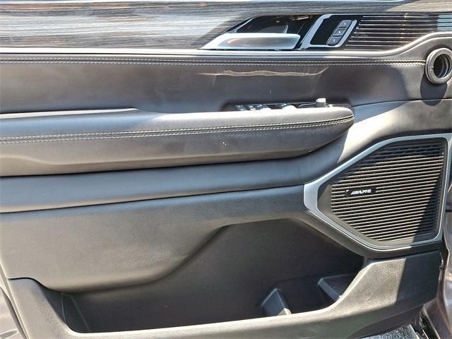 Photo of 2022 Metallic Jeep Wagoneer