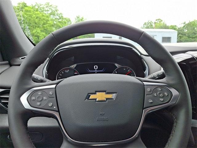 Photo of 2023 Iridescent Pearl Tricoat Chevrolet Traverse