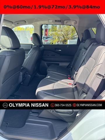Photo of 2025 Everest White Pearl Tricoat Nissan Pathfinder