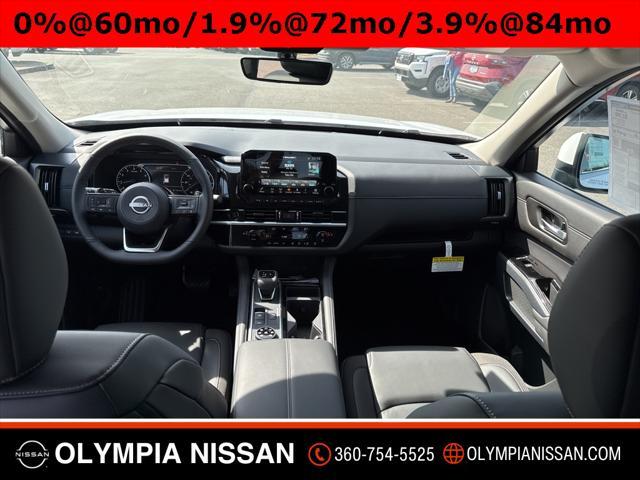 Photo of 2025 Everest White Pearl Tricoat Nissan Pathfinder